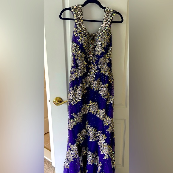 Tony Bowls Dresses & Skirts - Tony Bowls Pageant dress -size 12, altered to fit size 6-8